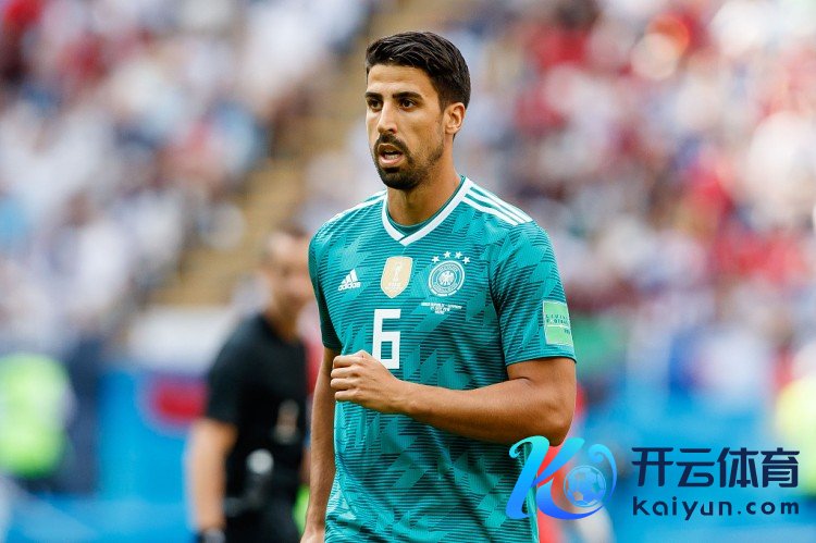 赫迪拉：我因膝盖重伤退役，当今转行卖咖啡但总有一天会重返足坛